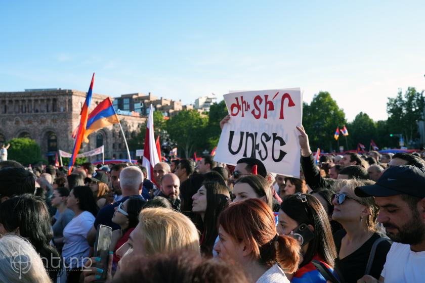 Yerevan Rallygoers Oppose Border Deal