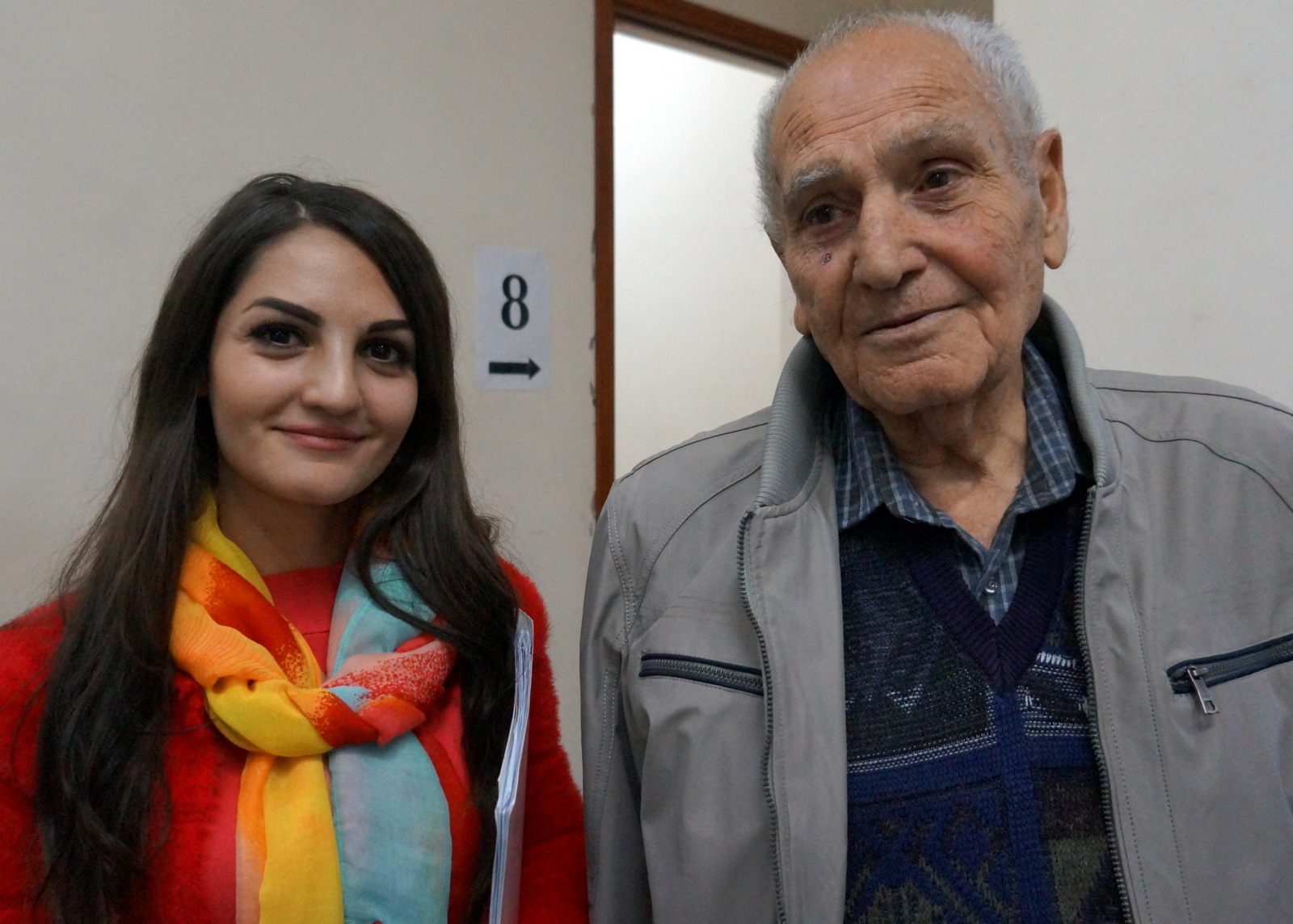 Միքայել Պողոսյանն՝ իր ներկայացուցչի հետ