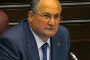 Самвел Никоян: “Национальное Собрание состоит из спикера, вице-спикера и 
“Наследия”