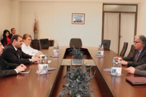 Երևանի քաղաքապետը հանդիպել է «Թումո» կենտրոնի հիմնադիրների հետ