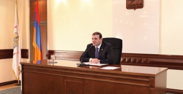 Հանձնարարվել է շարունակել մայթերի և բակային տարածքների ձնամաքրման 
աշխատանքները