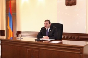 Հանձնարարվել է շարունակել մայթերի և բակային տարածքների ձնամաքրման 
աշխատանքները
