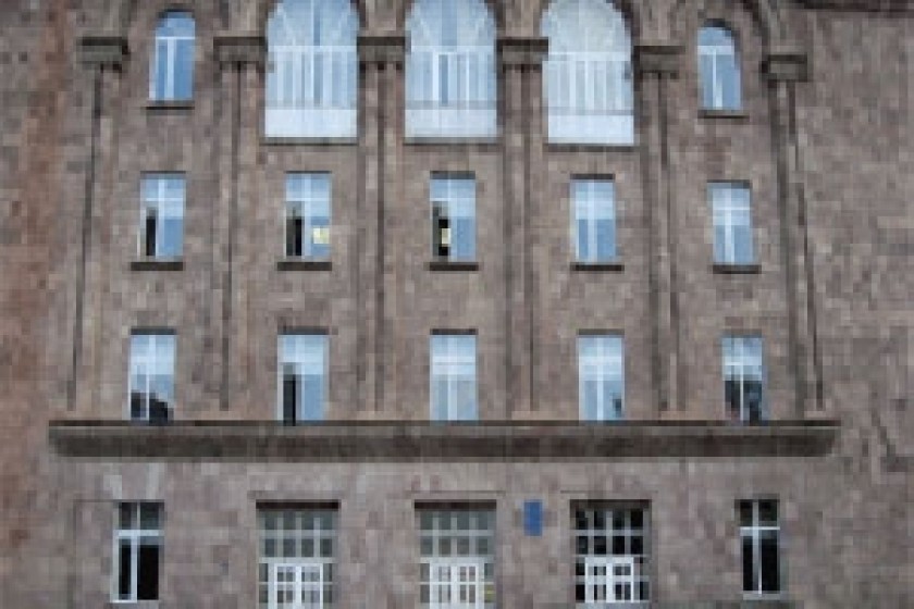 60 միավոր գիրք` Ջոն Կիրակոսյանի անվան դպրոցի գրադարանին