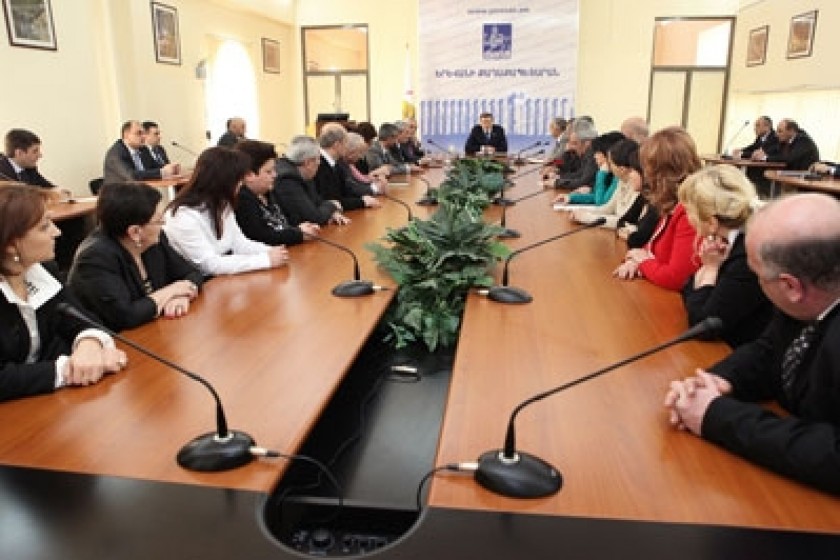 Տարոն Մարգարյանը հանդիպել է առողջապահական հաստատությունների տնօրենների 
հետ