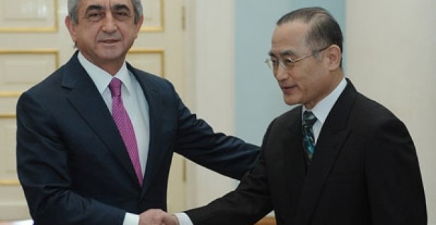 New Korean Ambassador Presents Credentials