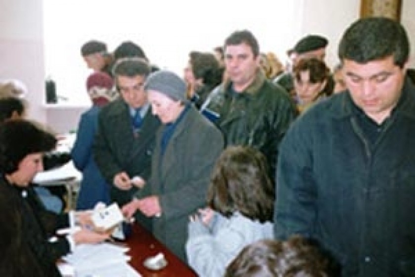 Մեծարգո Սերժ Ազատիչ