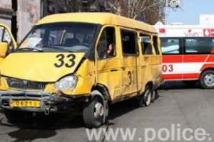 Պատահարի հետեւանքով երթուղայինի 3 ուղեւորները վիրավորվել են