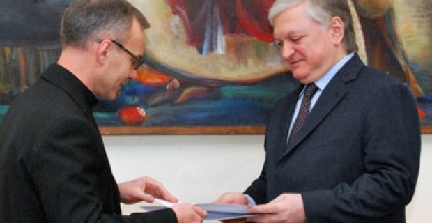 Holy See's Nuncio Presents Credentials