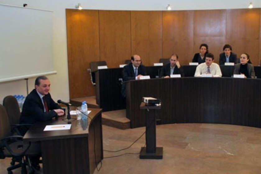 RA Deputy FM Hosts Students from Cambridge University