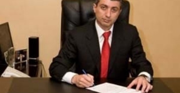«Չորրորդ ինքնիշխանություն». Քեթրինի Միհրանն իր աշխատակիցներին ստիպում է ՀՀԿ բուկլետներ բաժանել