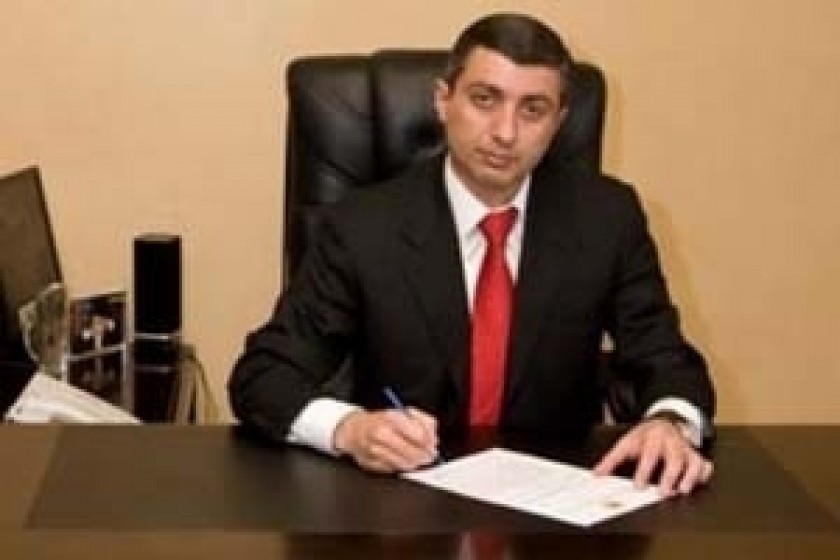 «Չորրորդ ինքնիշխանություն». Քեթրինի Միհրանն իր աշխատակիցներին ստիպում է ՀՀԿ բուկլետներ բաժանել