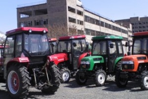 Պետությունը տրակտոր դեռ չի ներմուծել, իսկ Ծառուկյանը բաժանում է 
ընտրություններին ընդառաջ