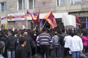 “Кидание камней и яиц – форма проявления протеста” – прокурор Лорийской области о 
нападении на ванадзорский офис ХГА