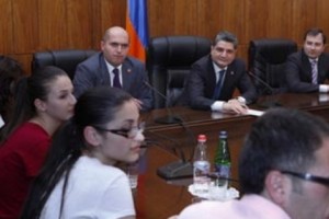 Վարչապետն ընդունել է Բրյուսովի անվան լեզվաբանական համալսարանի ուսանողներին