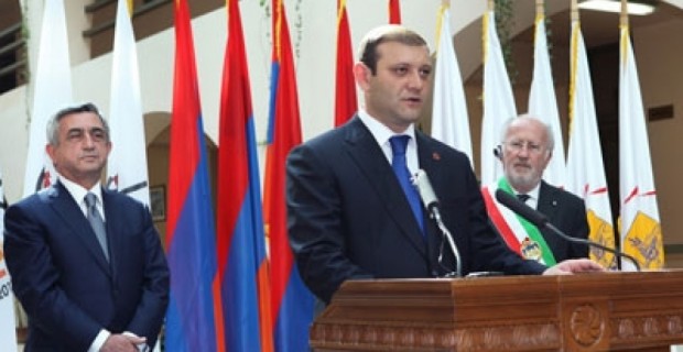 «Երևան 2012 գրքի համաշխարհային մայրաքաղաք» ծրագրի բացման առիթով Երևանի 
քաղաքապետարանում կազմակերպվել է ընդունելություն