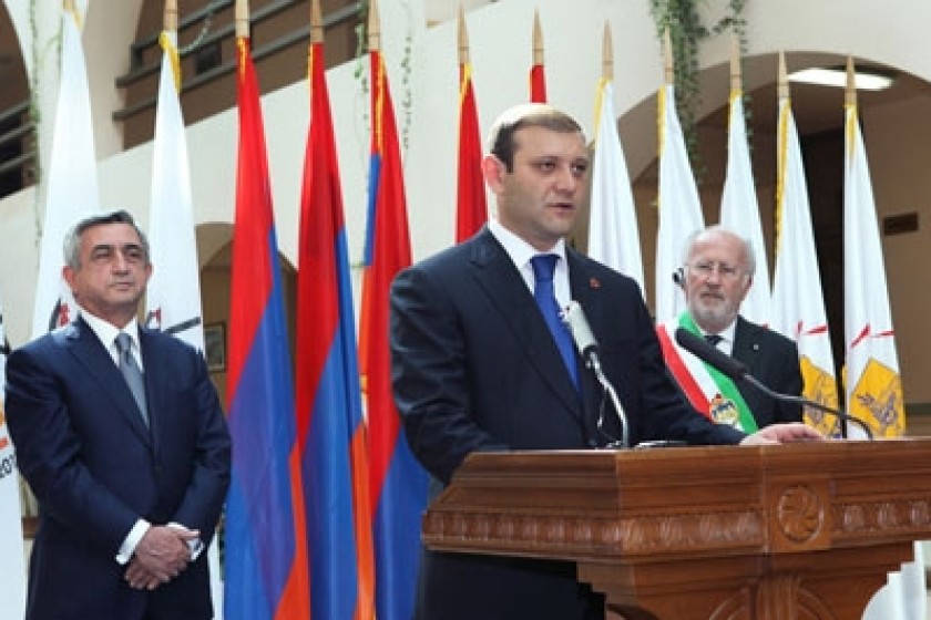 «Երևան 2012 գրքի համաշխարհային մայրաքաղաք» ծրագրի բացման առիթով Երևանի 
քաղաքապետարանում կազմակերպվել է ընդունելություն