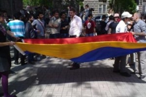 President Orders Structures in Mashtots Park Dismantled; Protesters Win