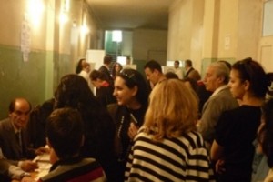 Թիվ 9/17 ընտրատեղամասի ընտրողները դժգոհում են հերթերից և ոչ ընդարձակ սրահից