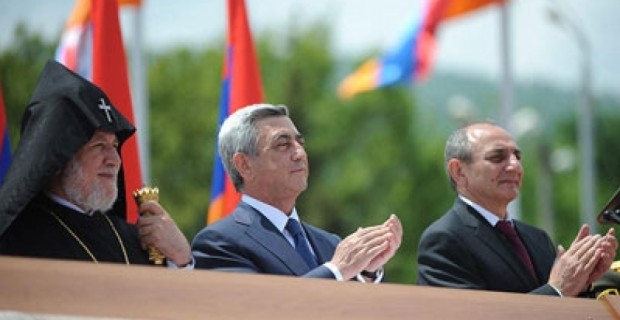 Սերժ Սարգսյանը Ղարաբաղում մասնակցել է տոներին նվիրված զորահանդեսին 
(լուսանկարներ)
