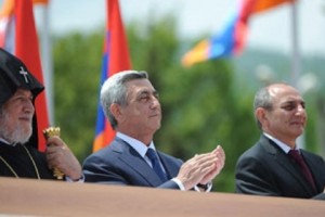 Սերժ Սարգսյանը Ղարաբաղում մասնակցել է տոներին նվիրված զորահանդեսին 
(լուսանկարներ)

