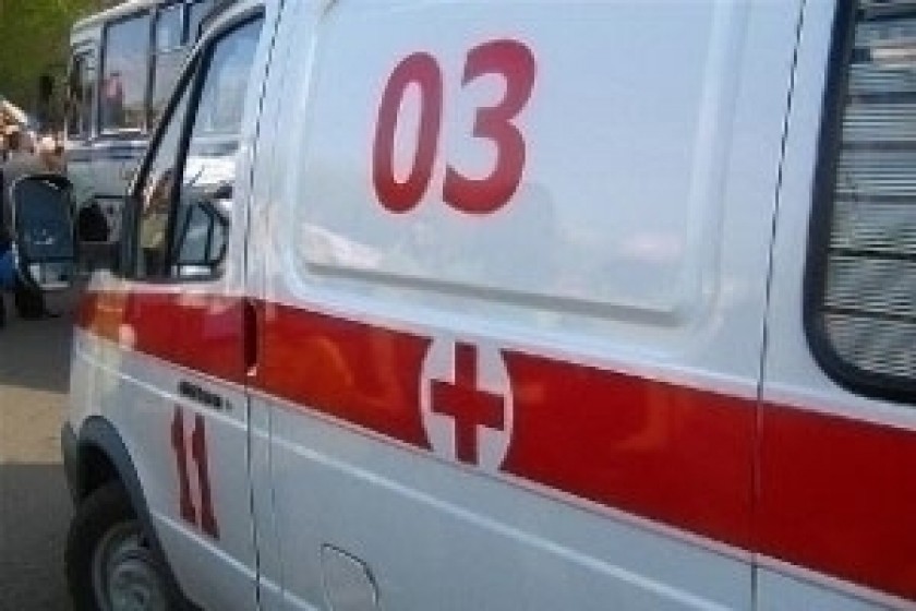 Մեքենան բախվել է ծառին, վարորդը վիրավոր է
