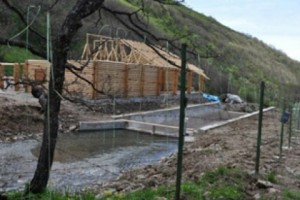 Բետոնապատման աշխատանքներ և փայտե օբյեկտի կառուցում՝ հատուկ պահպանվող տարածքում