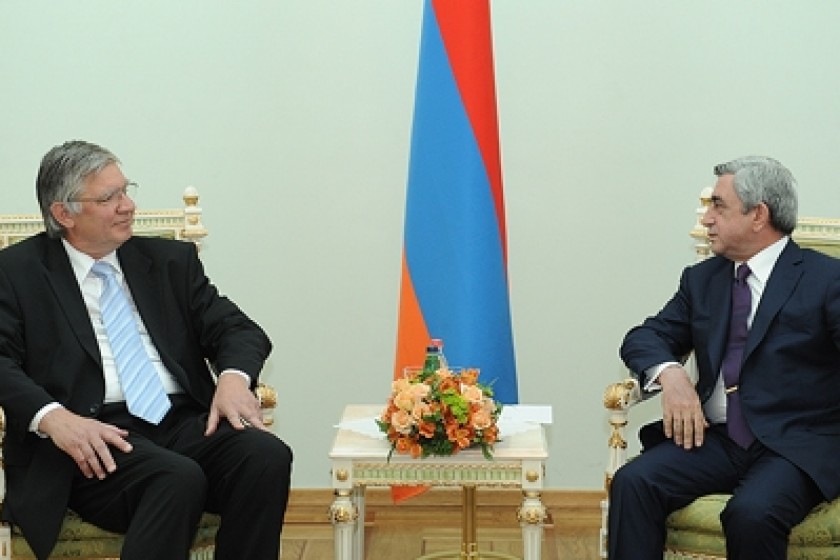 New Hungarian Ambassador Presents Credentials to Sargsyan