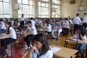 Լրագրողական հարցեր՝ քննականից առաջ. դիմորդները հոգնում են (վիդեո)