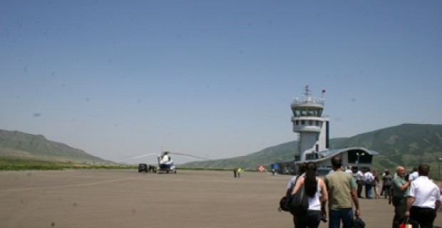 Բակո Սահակյանն ու Արտյոմ Մովսեսյանը քննարկել են Ստեփանակերտի օդանավակայանի վերագործարկումը