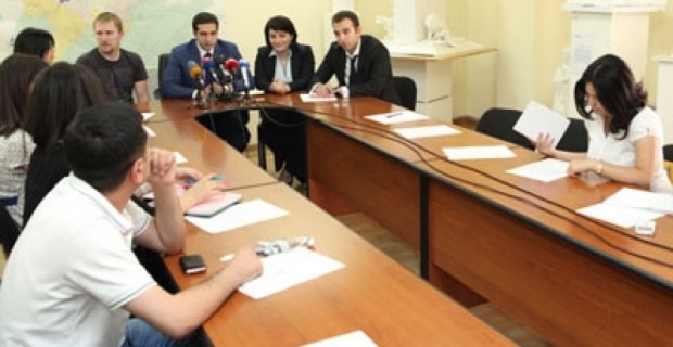 Трехмерная графика на площади Азнавура в Ереване