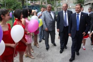 Կահավորվել է մի քանի բակ