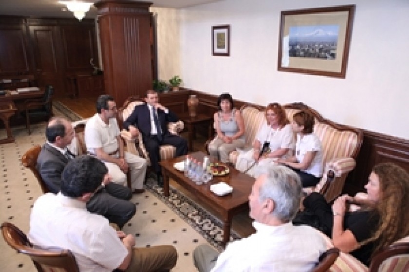 Երեւանի քաղաքապետը հանդիպել է Տոնինո Գուերայի այրու հետ