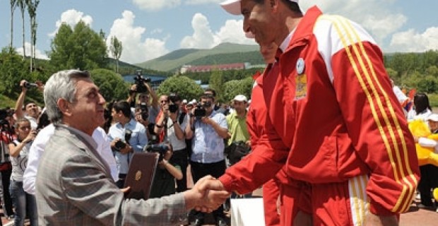 Նախագահը շնորհավորել է «Լավագույն մարզական ընտանիք-2012»  մրցույթի 
հաղթողներին