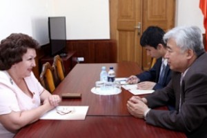 ԱԺ փոխնախագահ Հերմինե Նաղդալյանն ընդունեց ՀՀ-ում ՉԺՀ արտակարգ եւ լիազոր 
դեսպան Թիան Չանչունին