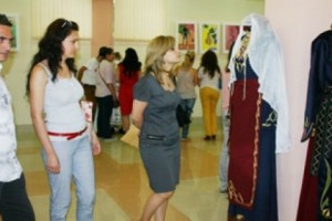 «Ամառային գույներ»` գրաֆիկական աշխատանքների և տարազների ցուցադրություն