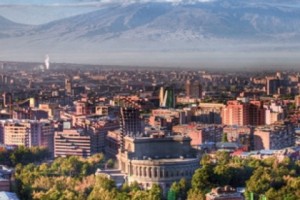 Երևանում վերանորոգվել ու գունազարդվել է 70 կամարանցում