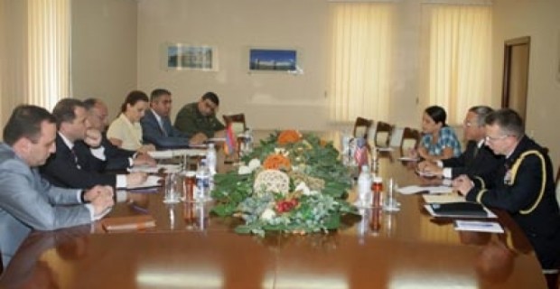 Պաշտպանության նախարարն ընդունել է  ԱՄՆ դեսպանին և նորանշանակ ռազմական կցորդին