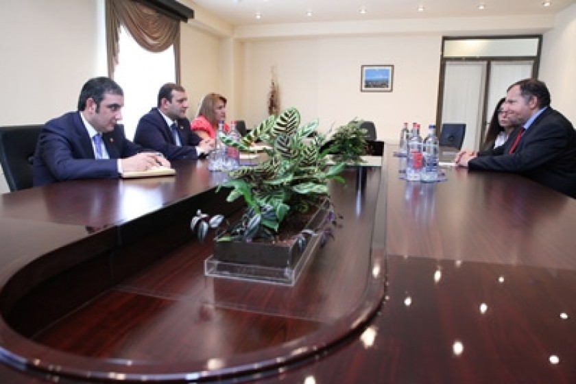 Քաղաքապետ Տարոն Մարգարյանը հանդիպել է «Օրանժ Արմենիա» ՓԲԸ -ի գլխավոր 
տնօրեն Ֆրանսիս Ժելիբտերին