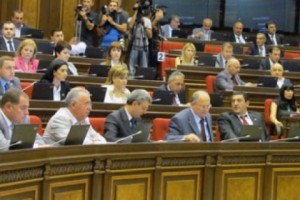 Где будут храниться взимаемые с граждан по закону в принудительном порядке суммы? В НС 
обсуждаются изменения в закон “О накопительных пенсиях”