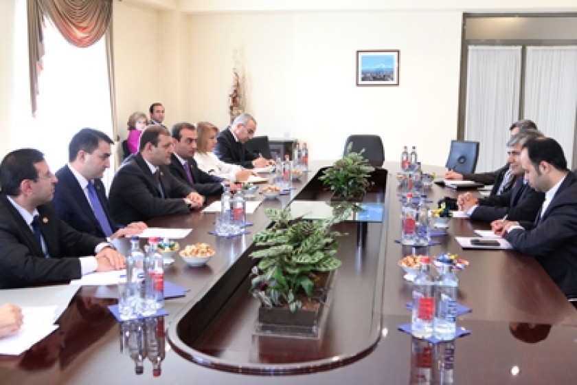 Երևանի քաղաքապետը հանդիպել է Շիրազի քաղաքապետի հետ