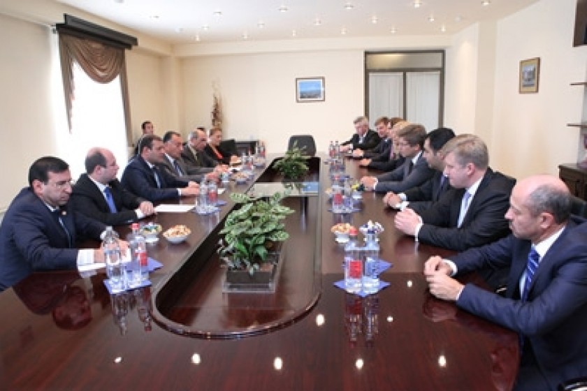 Քաղաքապետ Տարոն Մարգարյանը  հանդիպել է Ռիգայի դումայի նախագահ Նիլ 
Ուշակովի հետ