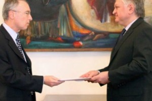 Հունաստանի  նորանշանակ դեսպանն իր հավատարմագրերի պատճենը հանձնեց 
Հայաստանի արտգործնախարարին