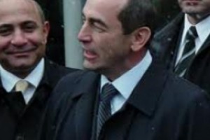 «Հրապարակ». նոր մանրամասներ` Հովիկ Աբրահամյան-Ռոբերտ Քոչարյան 
հանդիպումից