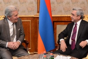 Հայաստանում է Ալեն Դելոնը՝ մասնակցելու «Շնորհավոր Ամանոր, մայրեր» ֆիլմի պրեմիերային