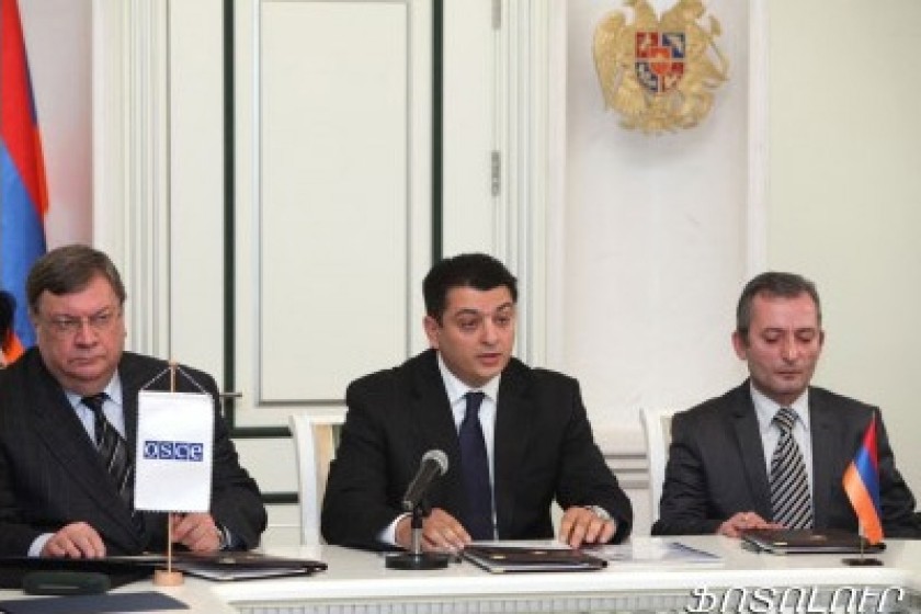 Եռակողմ հուշագիր` ՀՀ գլխավոր դատախազության, ԵԱՀԿ երեւանյան գրասենյակի եւ 
«Հայ պետական ծառայողների միություն» հասարակական կազմակերպության միջեւ