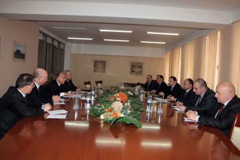 Հանդիպում պաշտպանության նախարարությունում
