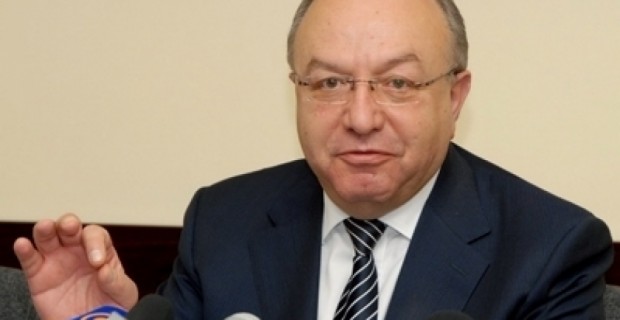 Syrian-Armenian Physicians Discuss Jobs with Health Minister