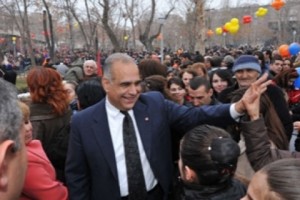 Raffi Hovannian Makes Campaign Stops in Armavir