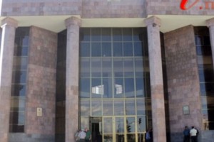 Հերքման որոշում՝ առանց հայցվորի պահանջի եւ լրատվամիջոցին գործում ներգրավելու