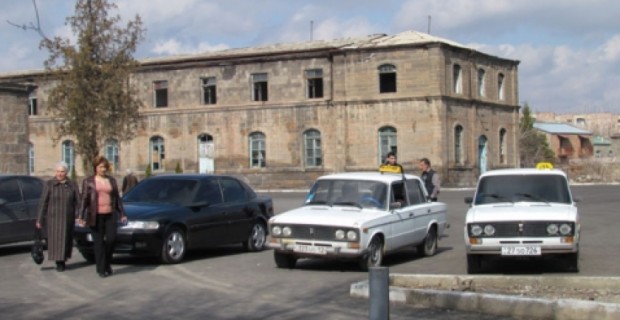 Sargsyan HQ in Etchmiadzin Hires Taxis to Ferry Voters, Especially Seniors, to Polls